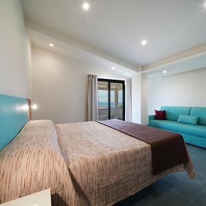 Hotel Marinella Parking Wi-Fi Spiaggia Attrezzata